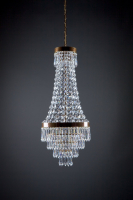 En härlig traditionell glittrande Lilja Puikko 90 ( Pinne ) kristallkrona skapar en atmosfär, en taklampa för traditionellt hem.